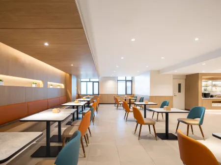 HanTing Hotel (Tongliao Mingren Avenue) Отели рядом с Аэропорт Тунляо