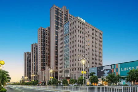 Echeng Hotel (Wuchuan Haigang Avenue Jinsha Plaza) Отели в г. Учуань