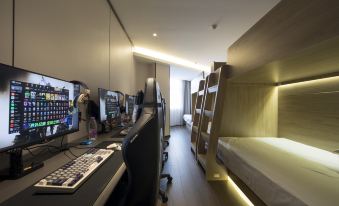 Yoon Esports Hotel (Shanghai Wantai Plaza Guangzhong Road Branch)