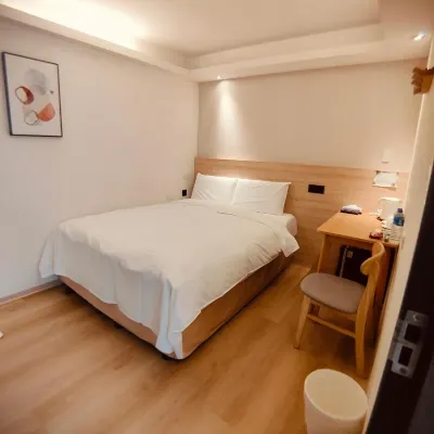 永和浮逸旅店(近永安市場捷運站、樂華夜市、比漾廣場) 蘆洲李宅古跡附近的飯店