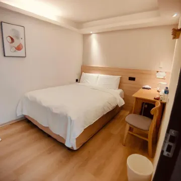 FooYee Hotel-YongHe Hotels near Jingxin Park