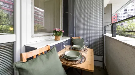 Urban Escape, Top Location & Private Parking Отели рядом с достопримечательностью «Словнафт Арена»