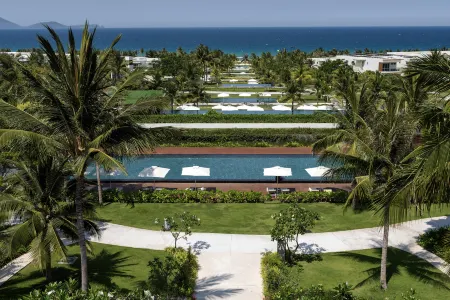 Alma Resort Cam Ranh Отели рядом с достопримечательностью «Пляж Бай Дай»