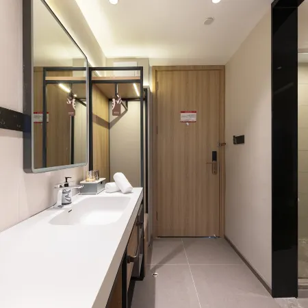 Homeinn Plus Hotel (Jiashan Xitang Ancient Town)