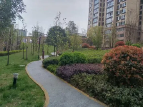 鎮雄鳳雲民宿（紅星国際）