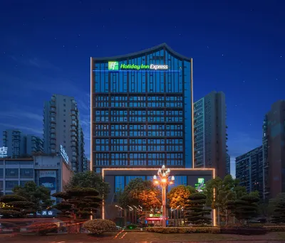 Holiday Inn Express Leshan Plaza (Jiaxing Road Food Street Branch) Hotels in Leshan