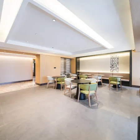 Starway Hotel (Xinyang Xi County Xiya Libao Plaza)