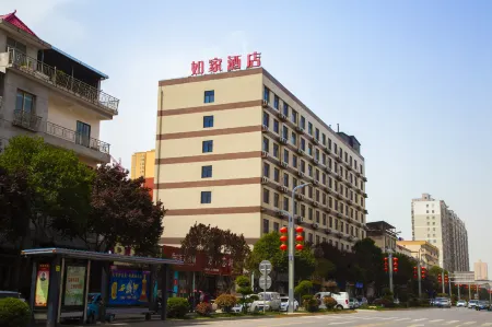 Homeinn Hotel (Sanyuan Bus Station Yanxi Expressway) Отели рядом с достопримечательностью «Sanyuan City God Temple»