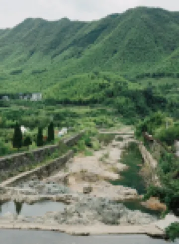 Dragon Pool Inn (Anji Zhangcun Longwang Mountain Gorge Rafting Branch)