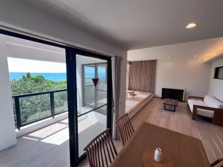 LAGUNA OKINAWA Beachfront YAKA Отели в г. Кин