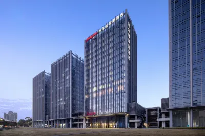 햄튼 바이 힐튼 선전 룽화 커머셜 다랑 바이자화 쇼핑몰-시옌/석암 지점 주변 호텔