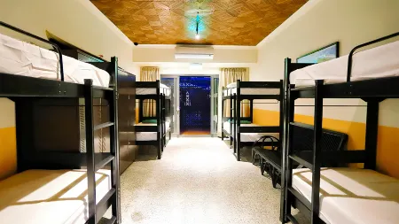 Yellow House Отели рядом с достопримечательностью «Hengchun Old Street»