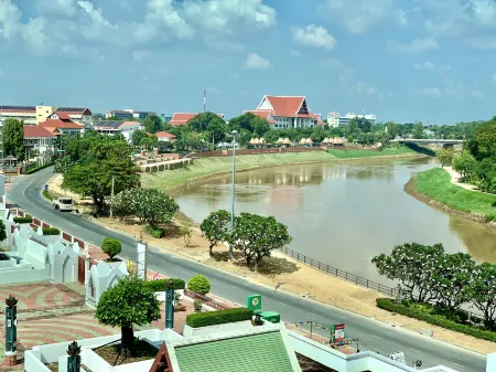 Wangchan Riverview Отели в г. Пхитсанулок