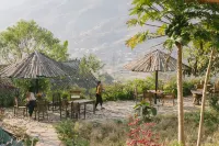 Hmong Sister House and Trekking Hotels in Hau Thao