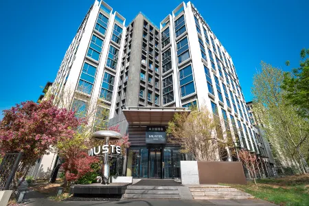 MUSTEL Hotel of Beijing MTGShangAnDiTieZhan Отели рядом с достопримечательностью «Jinan Garden»