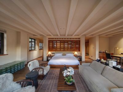 Yading Lanyond Hotel