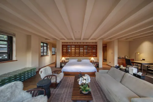Yading Lanyond Hotel - 2-Star