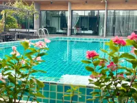 S Club & Hotel Hotels near ALANGKARN