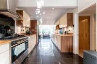 Large Home near city centre, UOB & QE hospital -  Casas de vacaciones