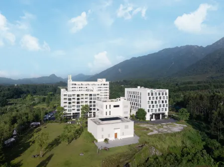 Yunmen 5 Seasons Argyle Resort Hotel