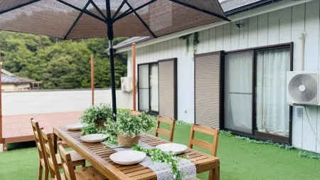 10 min to Fuji-Q | 6 min to Lake Kawaguchiko | 4 min to Open-Air Onsen | BBQ Area | Sleeps 12