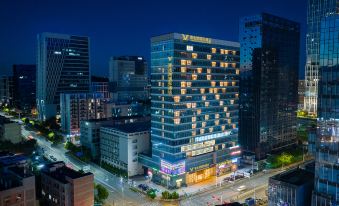Vienna International Hotel (Shenzhen Pingshan High-Speed Railway  Baolong Subway Station  Branch)