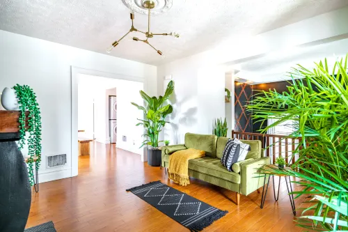 Top Rated - PRIME Location -Parking Free - CLEAN