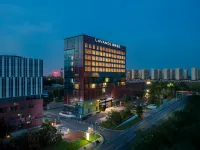 Lavande Hotel (Zibobei Railway Station Liuchuan Road) - Parkplatz