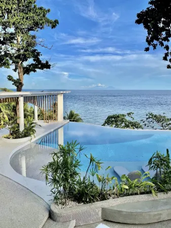 Solea Reef Resort Anda Отели рядом с достопримечательностью «White Beach»