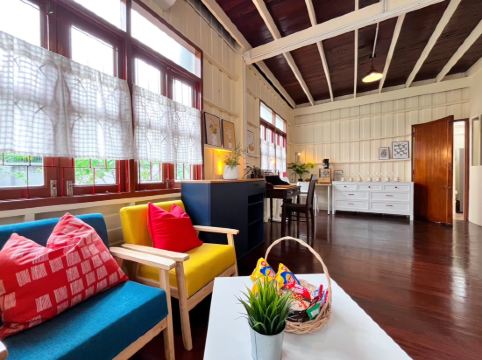 ไวท์ แอนด์ กรีน บูทิค โฮมสเตย์