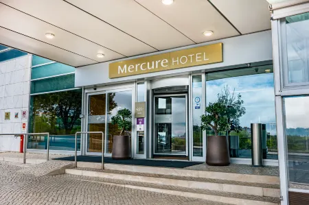 Mercure Lisboa Almada Hotel Отели рядом со станцией Pragal