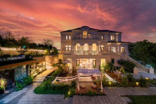 Tonglu Chulan Yuan Forest Villa Отели рядом с достопримечательностью «Jiuxian Fenshuizhen Jiulong Temple»