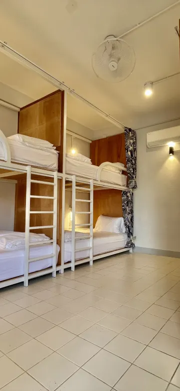 1 เตียงในหอพักรวมพรีเมียม 6 เตียง (ชายหญิง)