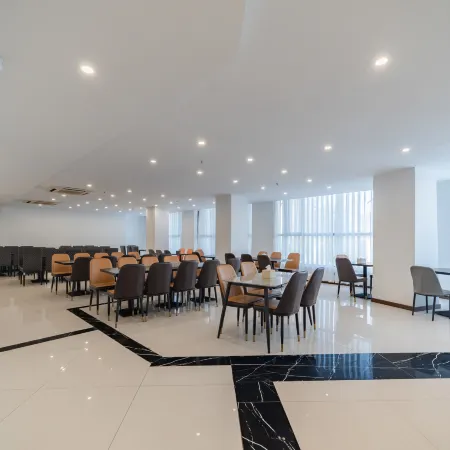 Qiyue Xincheng Hotel (Jiujiang Railway Station Changhong Avenue)