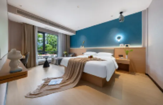 Yuegui · Baiyue MAX Cinema Garden Hotel (Guiyang Jiaxiu Building Qingyun Market Branch) - balcony