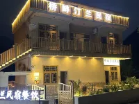Qiaopan Tinglan Homestay فنادق في جَن فنغ
