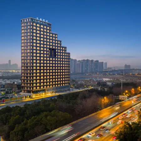 Crystal Hotel Wuhan Railway Station East Square Отели рядом с достопримечательностью «Железнодорожный вокзал Ухань»
