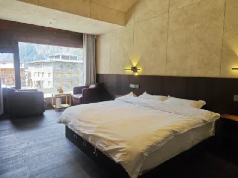 KIM'S YOUTH HOSTEL Hotels near Yubeng God Waterfall