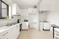 Private Rooms – Central Location, Near Station & Shops