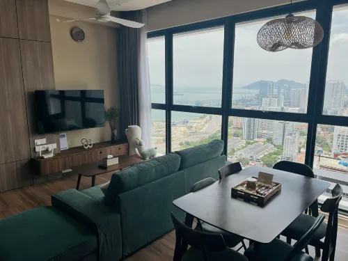 Urban Suites Jelutong 3BR Apartment with Infinity Pool · Near George Town · 18min to Airport - Mountain view