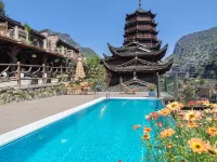 Xingyi Qiangu Jiuye Bed and Breakfast (Fenglin Buyi Scenic Area Branch) - สระว่ายน้ำแบบอินฟินิตี้