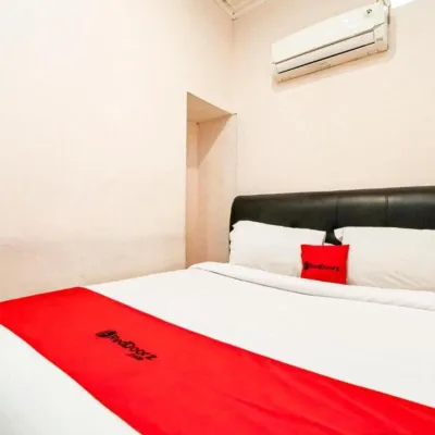 RedDoorz @ Fella Homestay Glugur Medan โรงแรมใกล้Mujur aquarium