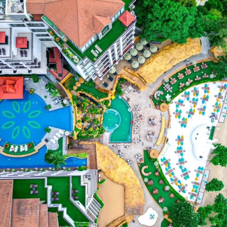 Garden Cliff Resort & Spa Pattaya Отели рядом с достопримечательностью «Пляж Наклуа»