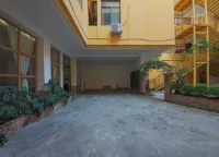 BK Shengsi International Hotel (Hailuogou Moxi Ancient Town) - موقف سيارات