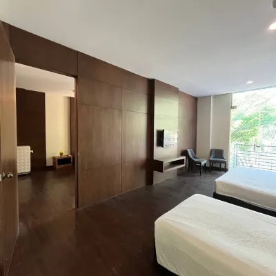 D’Wharf Hotel 포트딕슨 비치 주변 호텔