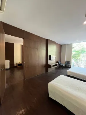 D’Wharf Hotel