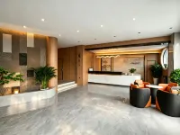 Elong R.YUN Hotel (Zhangye West Railway Station Bell Tower Area)