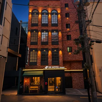 SR Compact Hotel Sinchon Hotels near بوابة نامدايمون