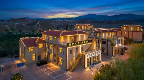 Youduoduo Hotel (North Gate of Colorful Danxia Scenic Area)