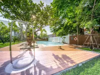 Patong Beach Hotel by See2Sea Hotels near طريق بانغلا